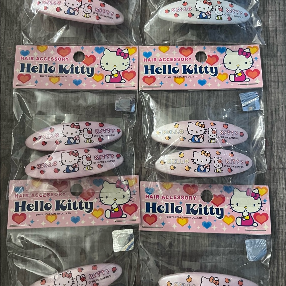 MAKE ME AN OFFER ✨ RARE FIND Hello Kitty Pastel Pink Hair Clips Set
